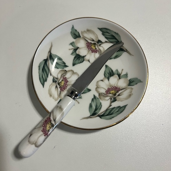 CROWN STAFFORDSHIRE SMALL PLATE AND KNIFE BUTTER DISH SET ENGLAND - Picture 1 of 8